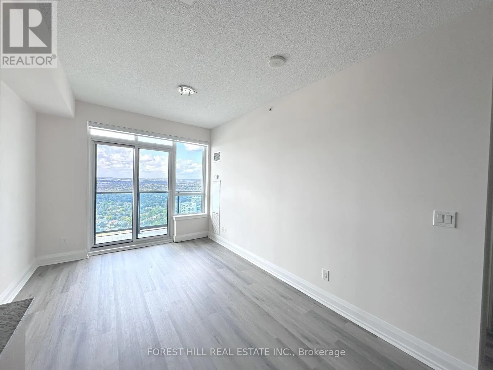 2722 - 7161 YONGE STREET