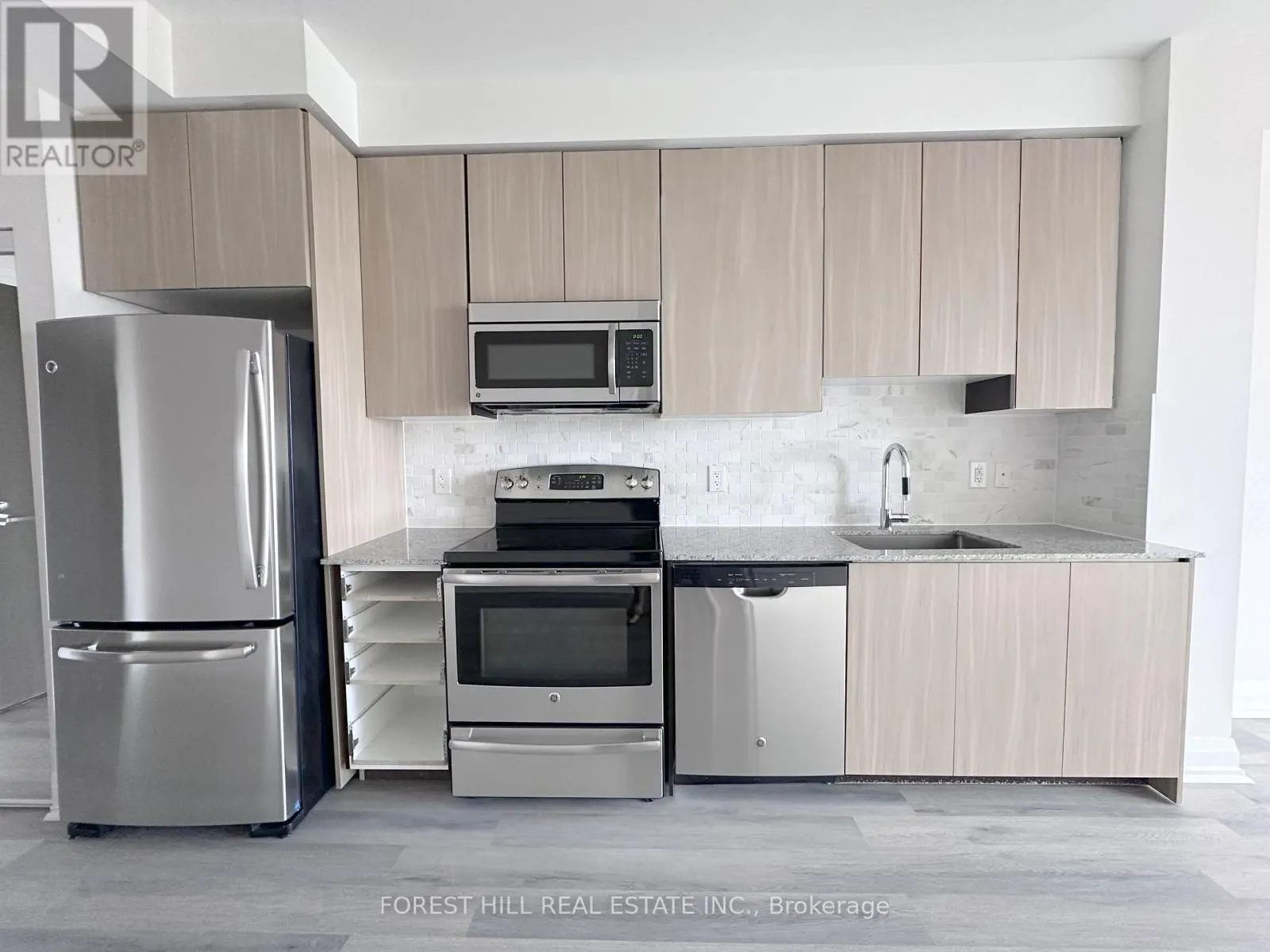 2722 - 7161 YONGE STREET