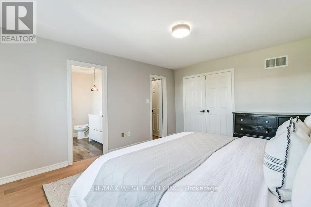 31 WATKINS GLEN CRESCENT