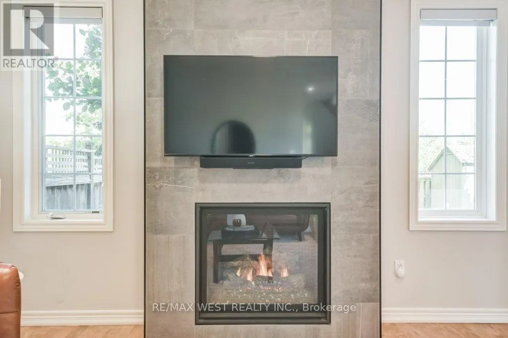 31 WATKINS GLEN CRESCENT