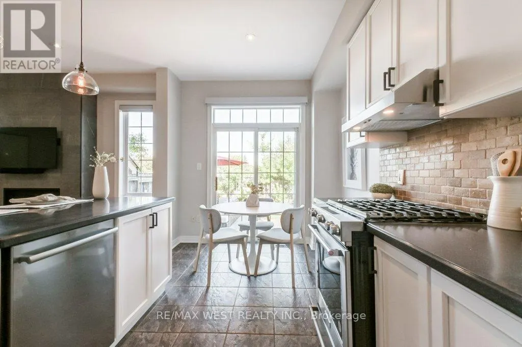 31 WATKINS GLEN CRESCENT