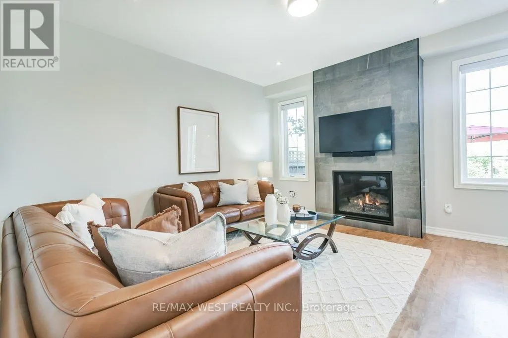 31 WATKINS GLEN CRESCENT