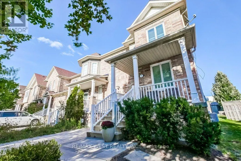 31 WATKINS GLEN CRESCENT