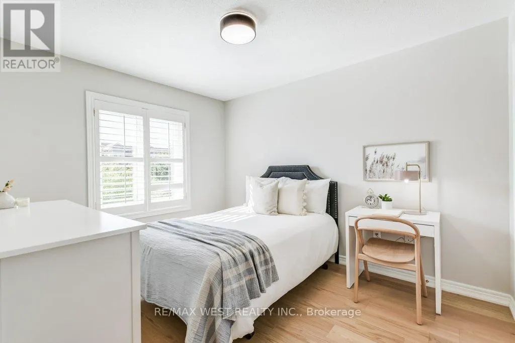 31 WATKINS GLEN CRESCENT
