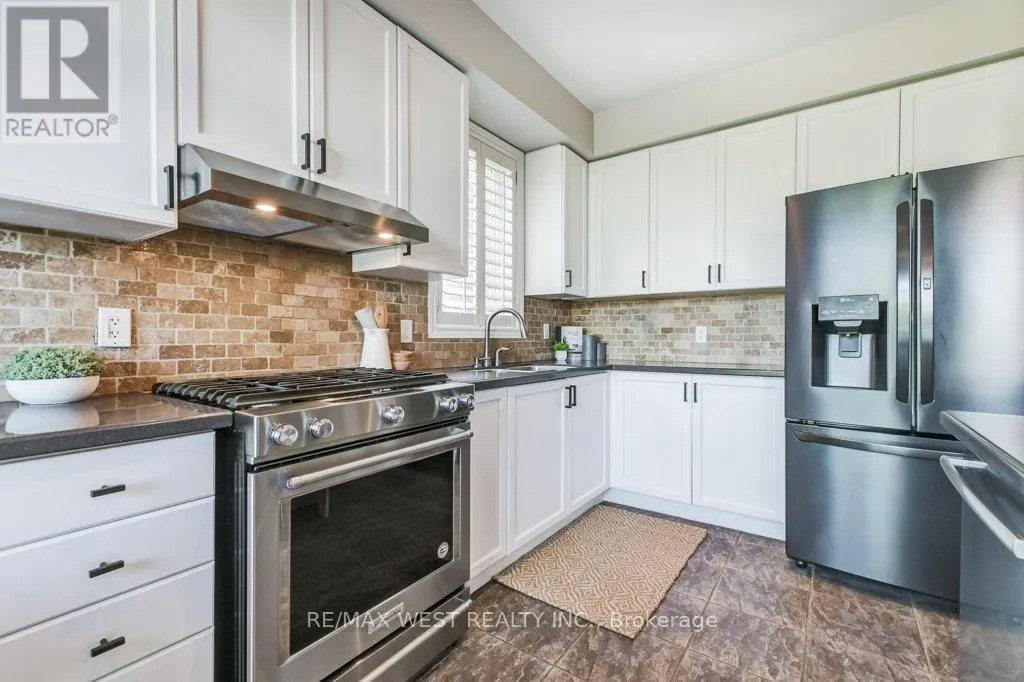 31 WATKINS GLEN CRESCENT