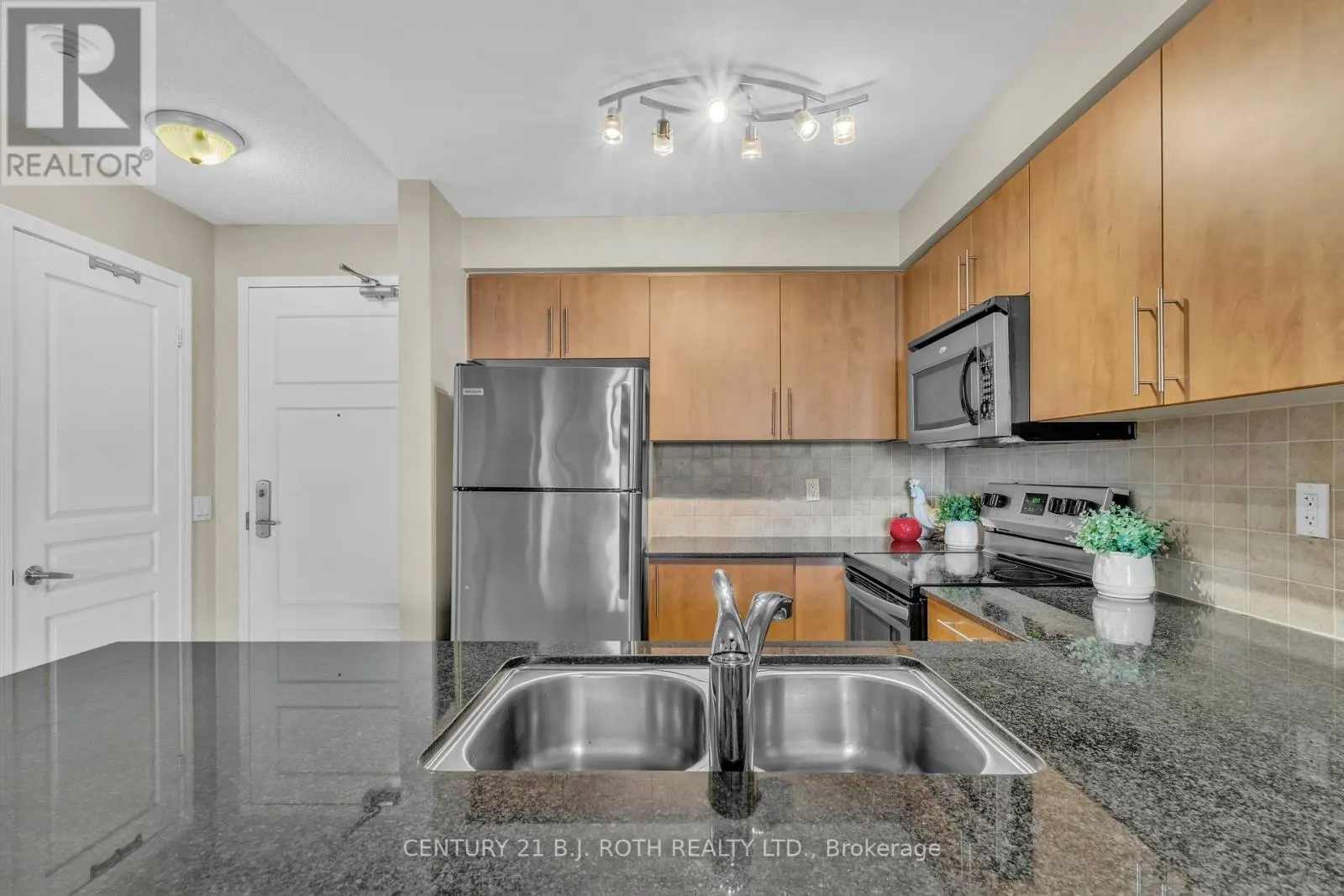 1202 - 350 RED MAPLE ROAD