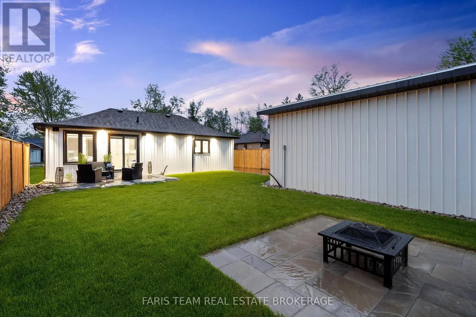 1135 POPLAR DRIVE