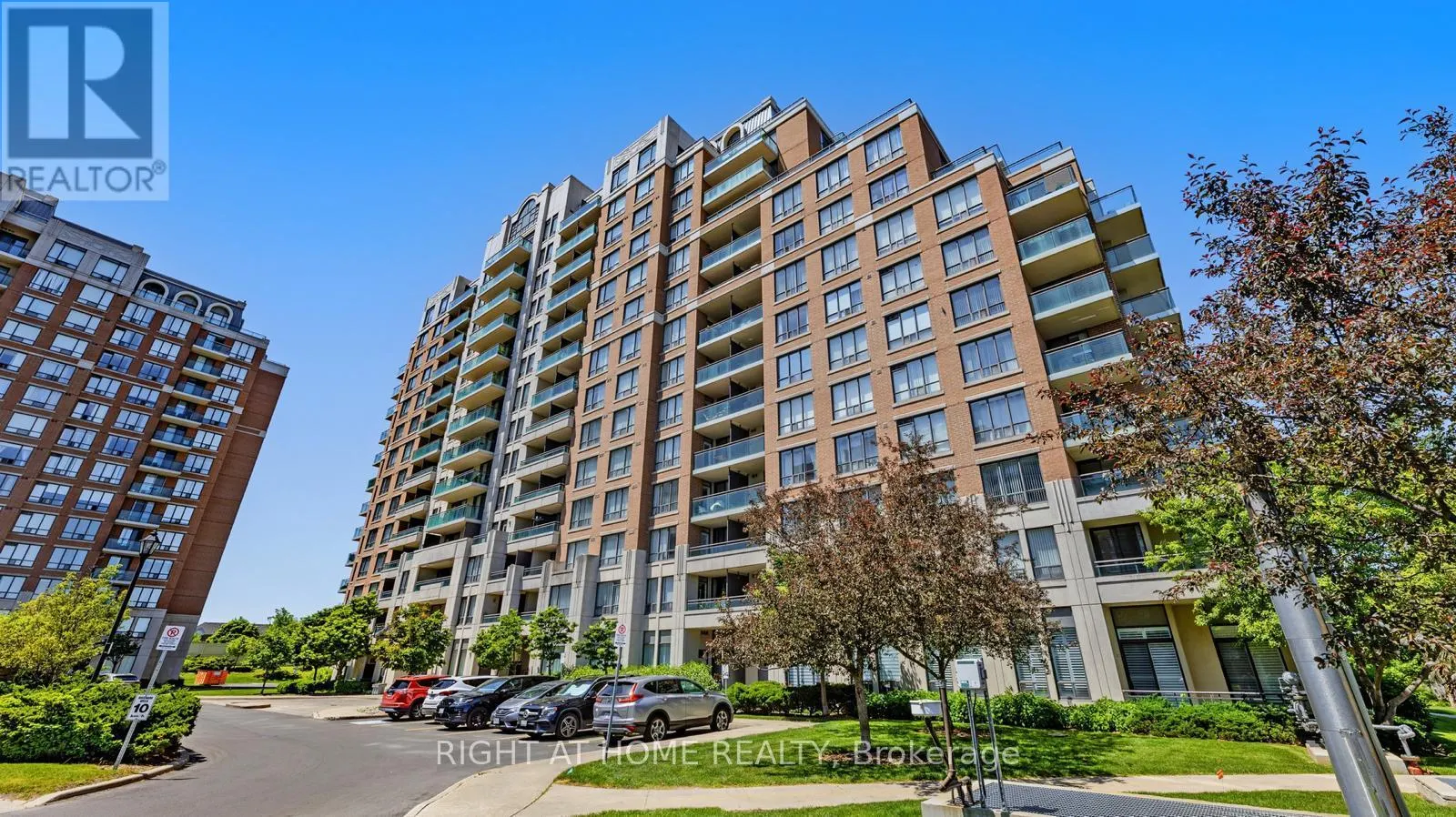817 - 350 RED MAPLE ROAD