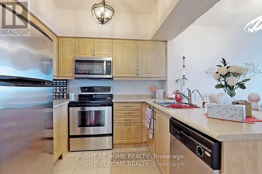 817 - 350 RED MAPLE ROAD