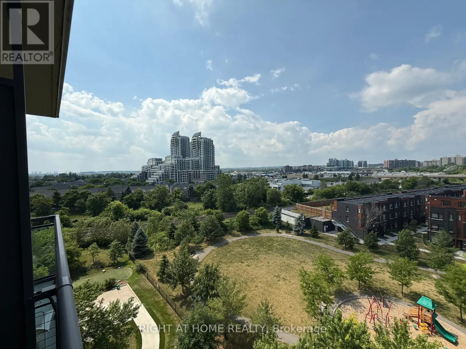 817 - 350 RED MAPLE ROAD