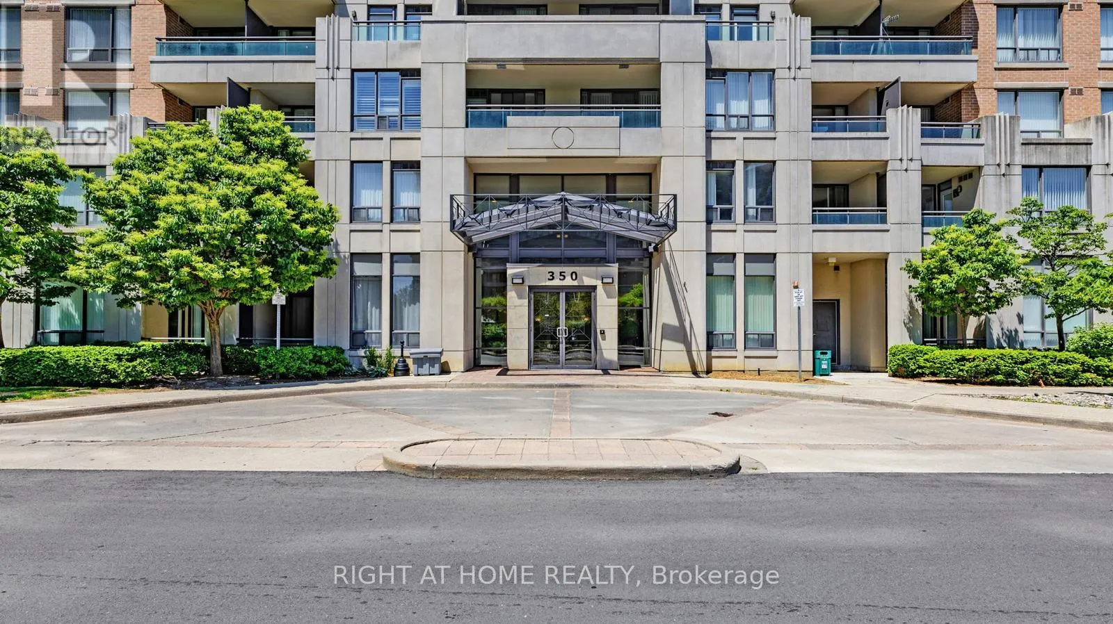817 - 350 RED MAPLE ROAD