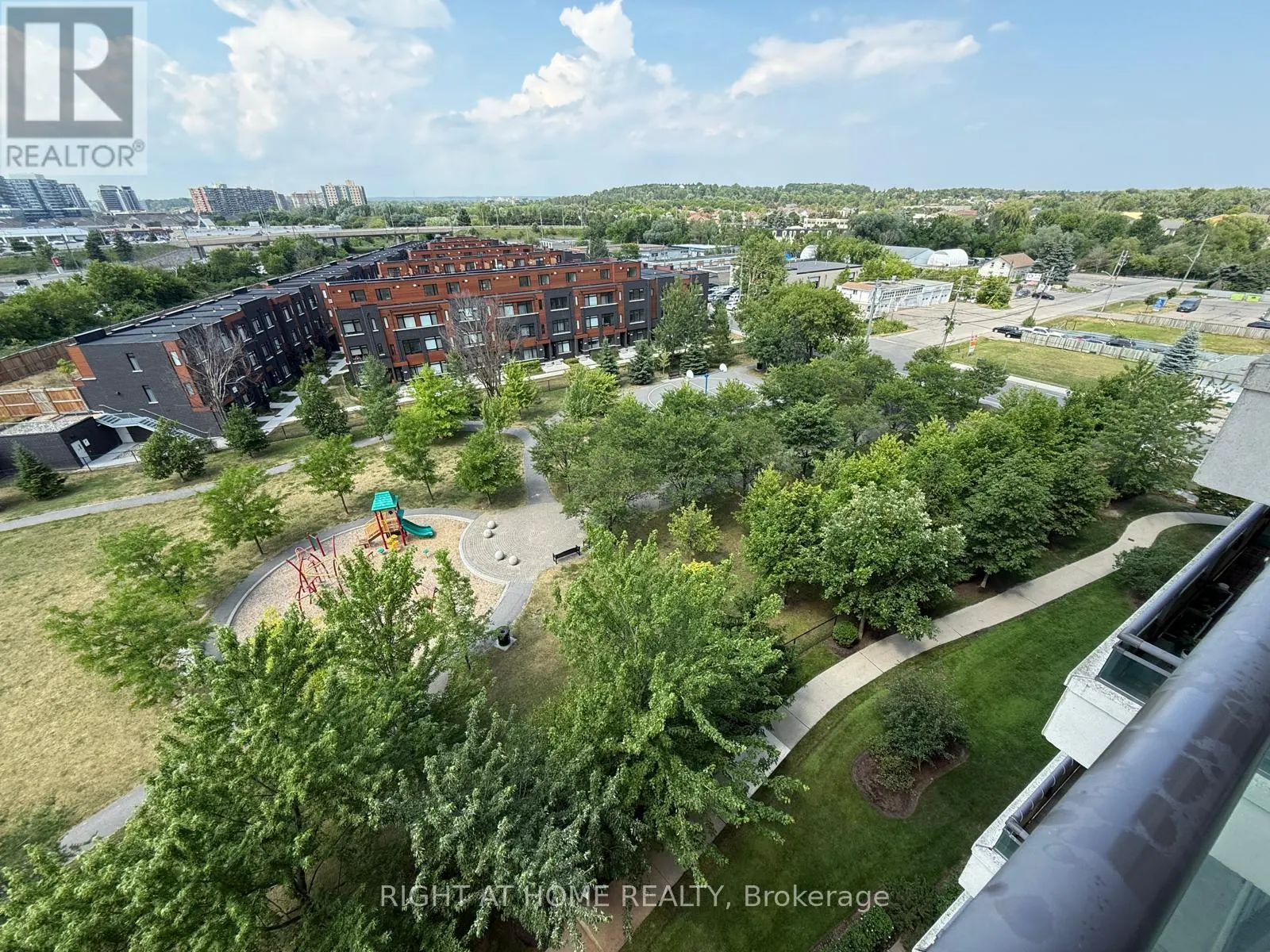 817 - 350 RED MAPLE ROAD