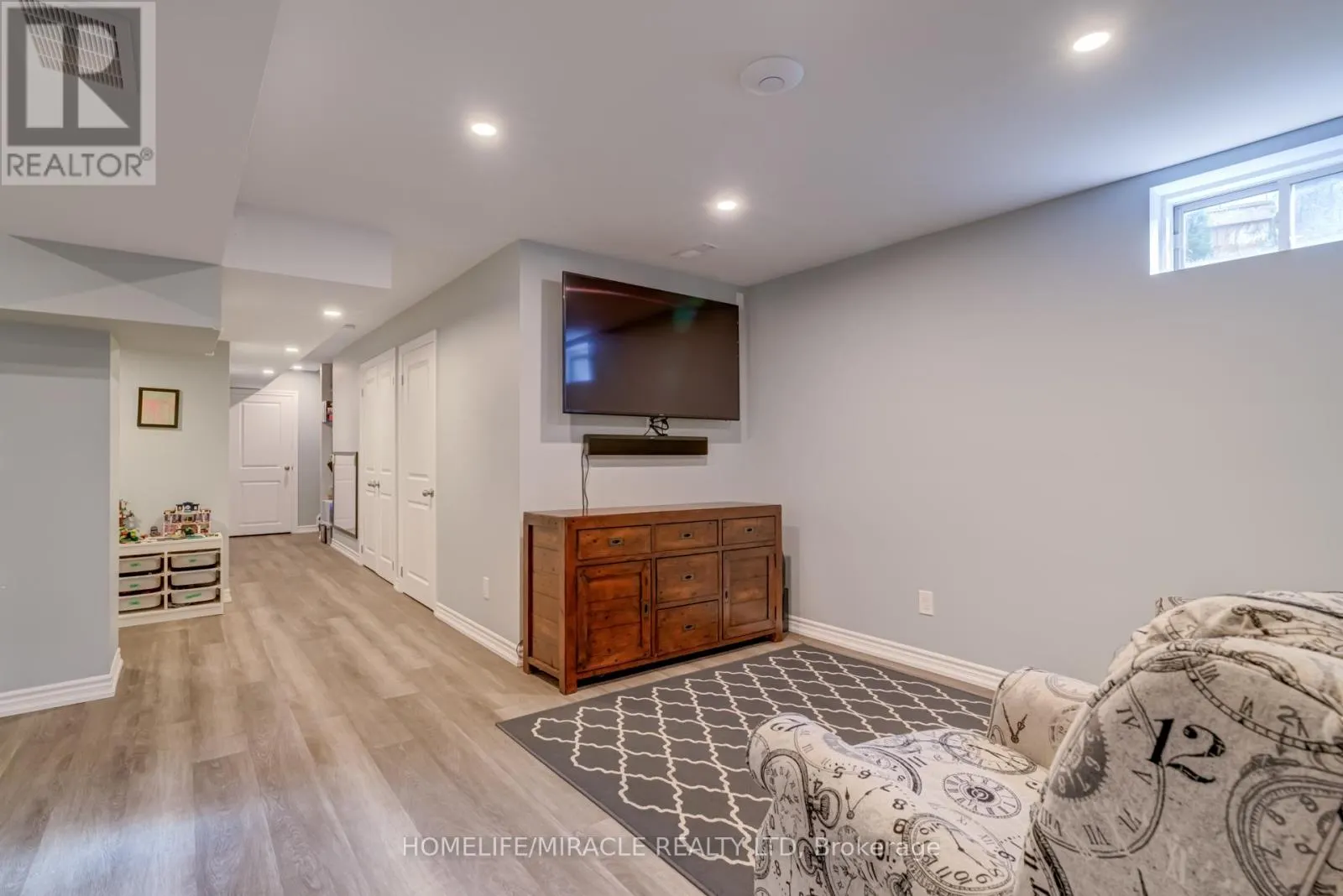 62 HOARD AVENUE N
