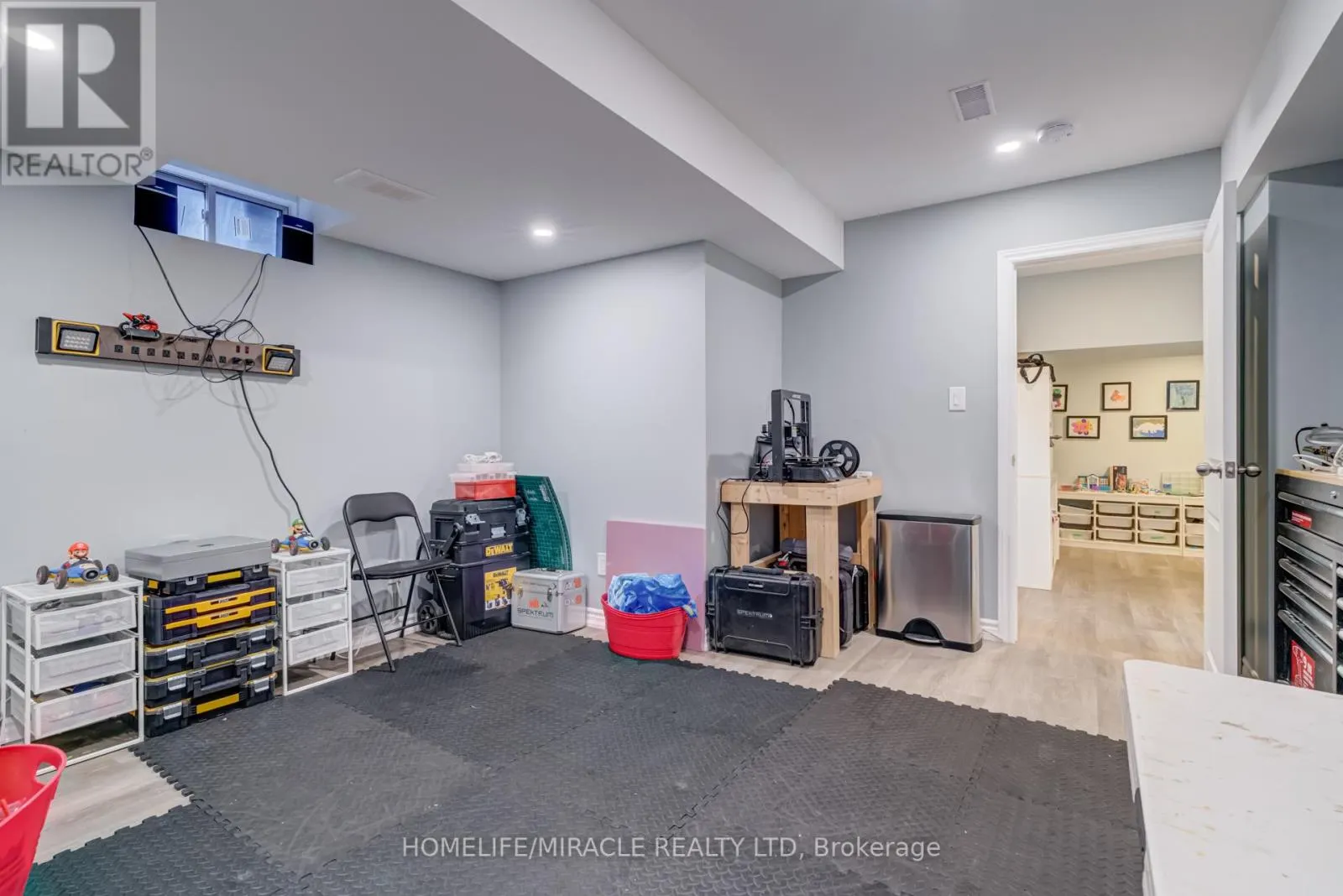 62 HOARD AVENUE N