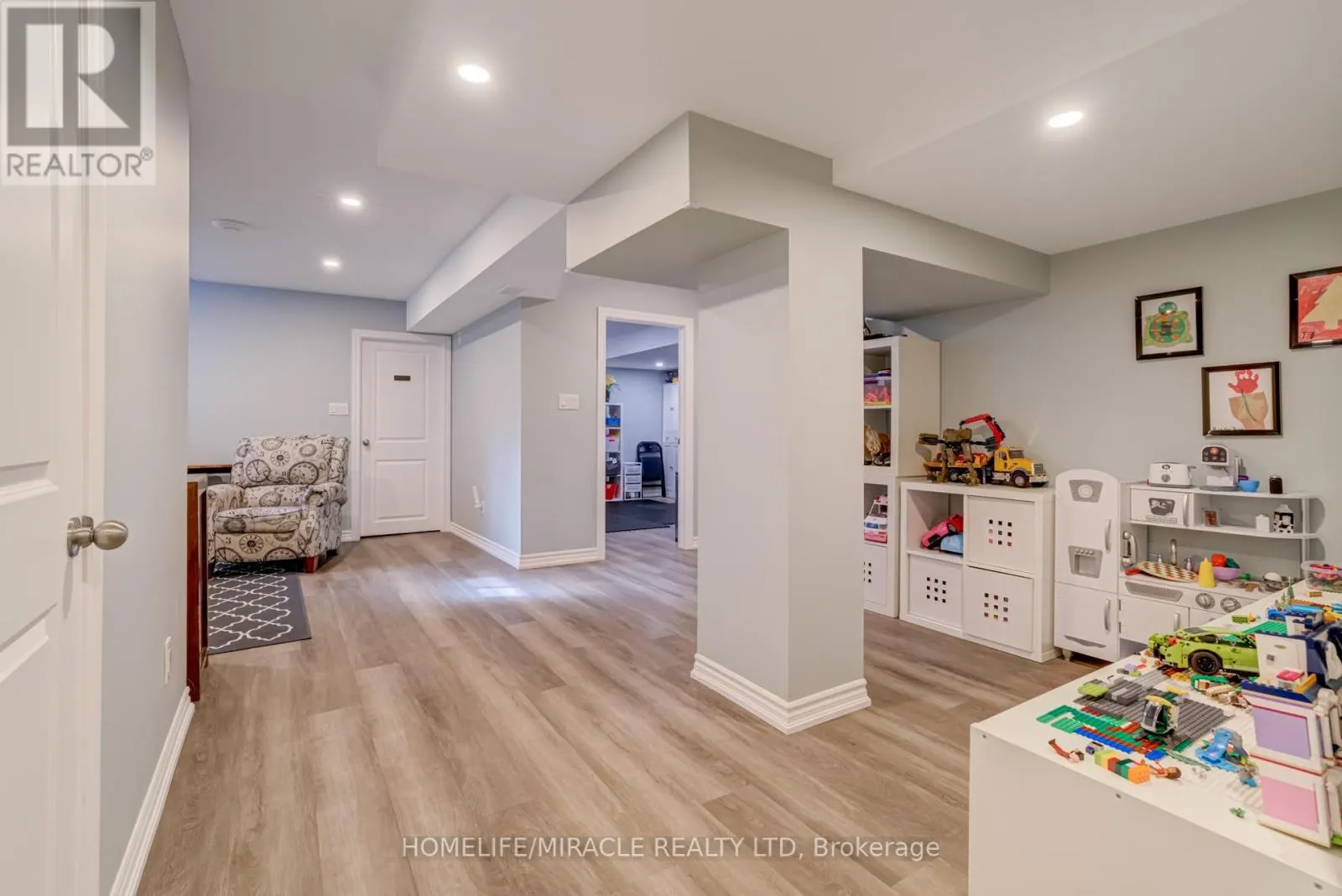 62 HOARD AVENUE N