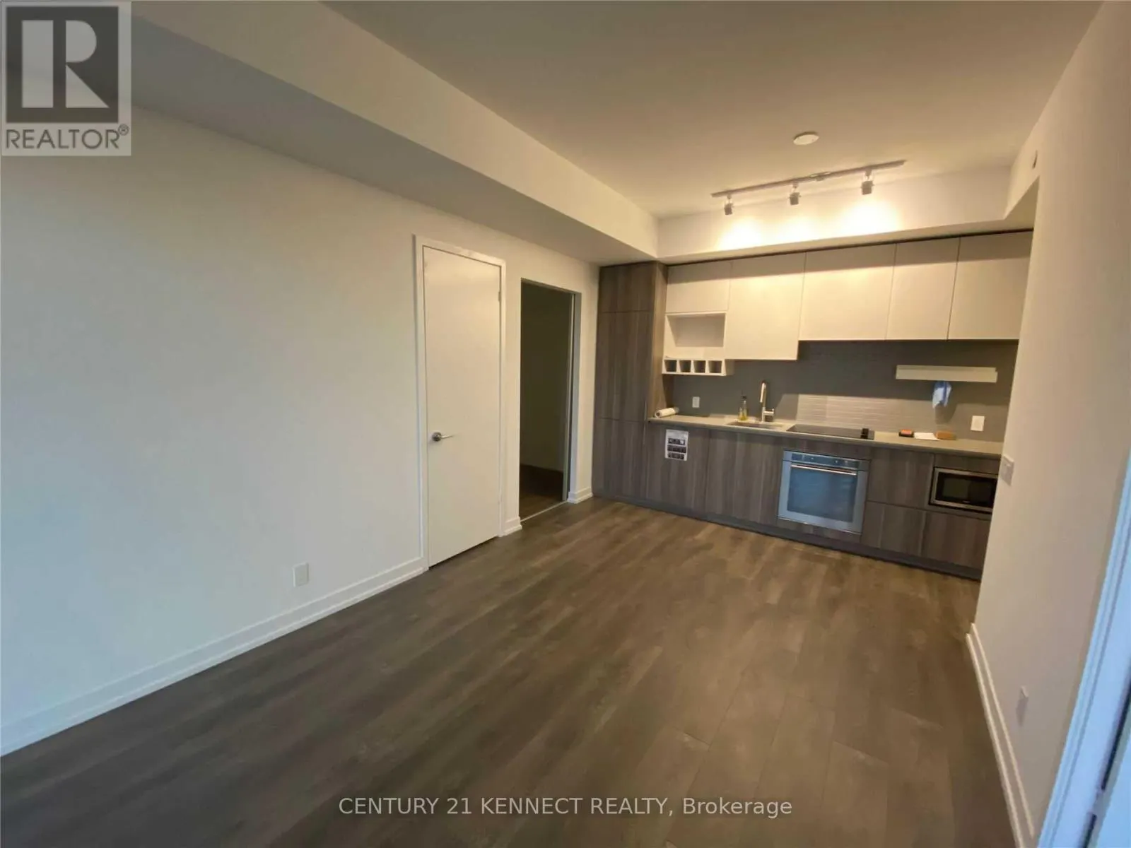 607 - 898 PORTAGE PARKWAY
