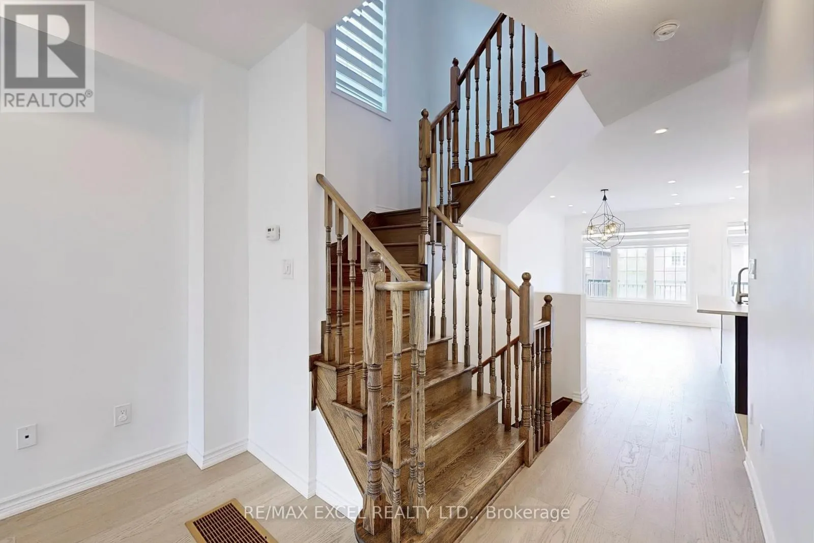 283 DUNDAS WAY