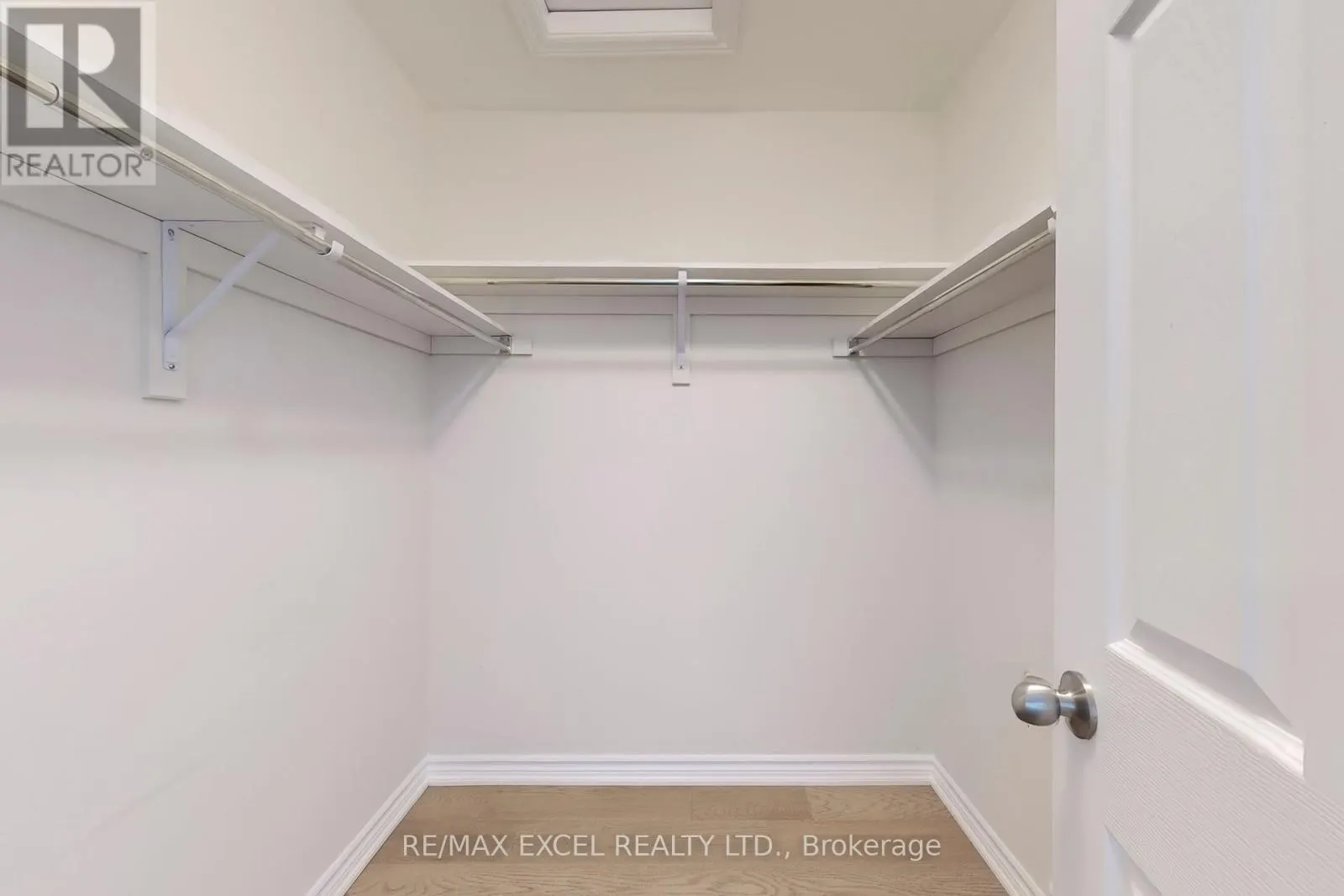 283 DUNDAS WAY