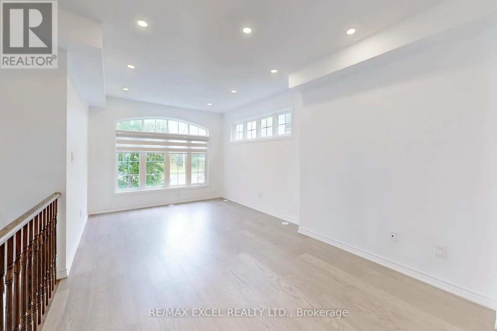283 DUNDAS WAY
