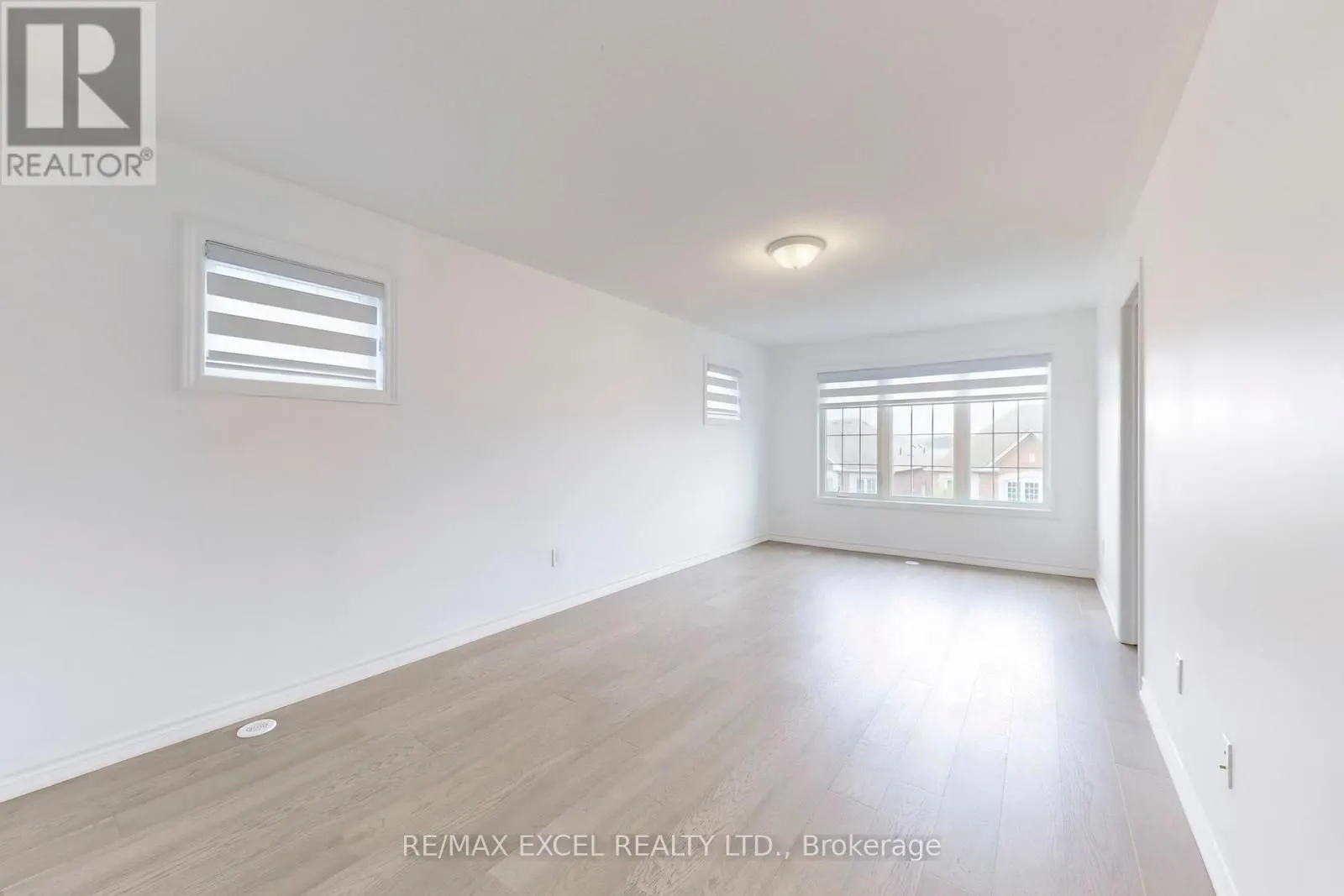 283 DUNDAS WAY