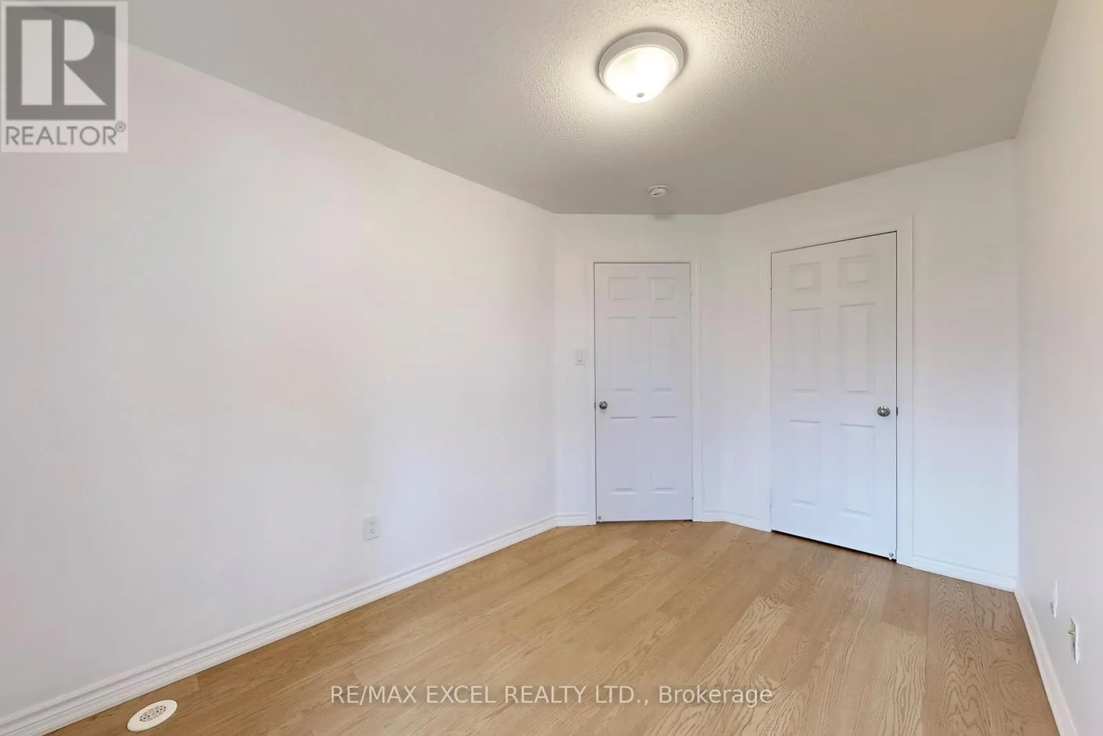 283 DUNDAS WAY