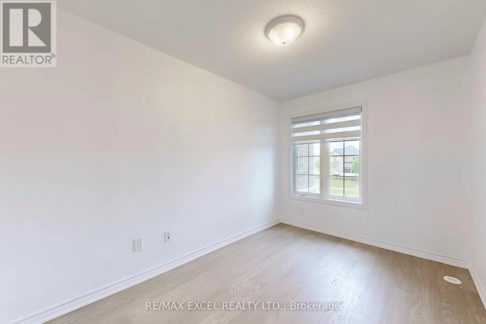 283 DUNDAS WAY