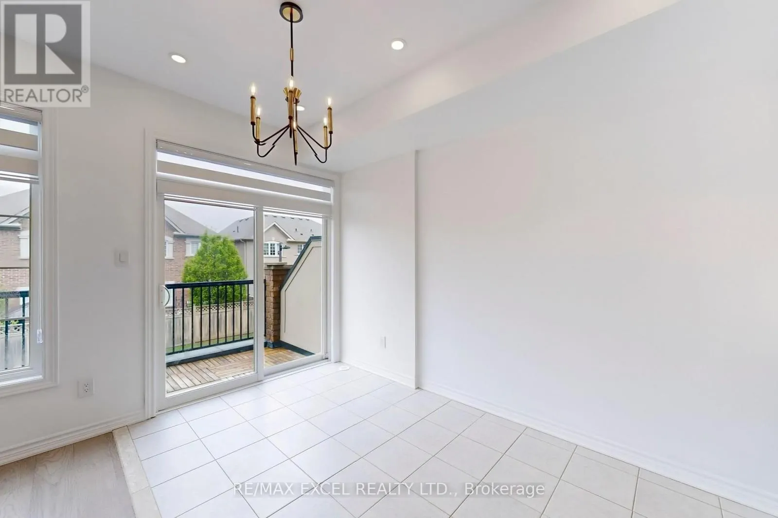 283 DUNDAS WAY