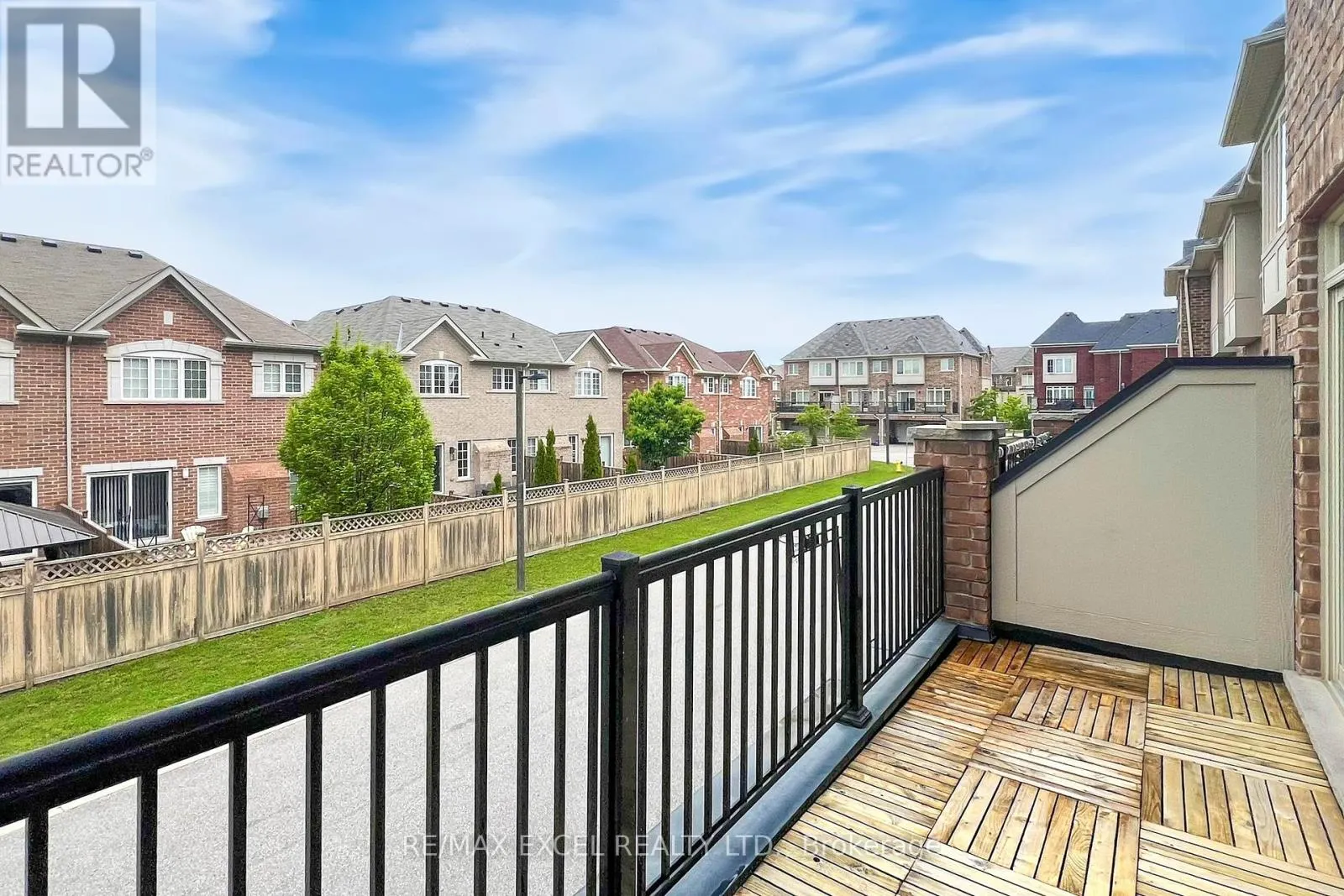 283 DUNDAS WAY