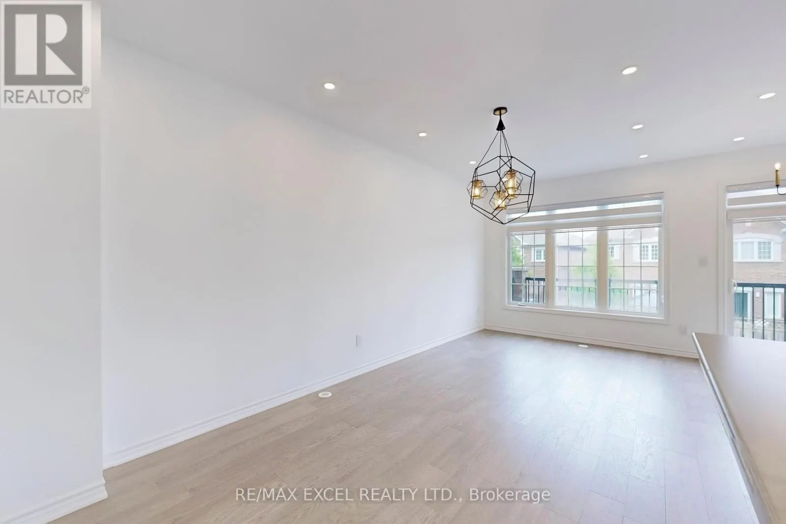283 DUNDAS WAY