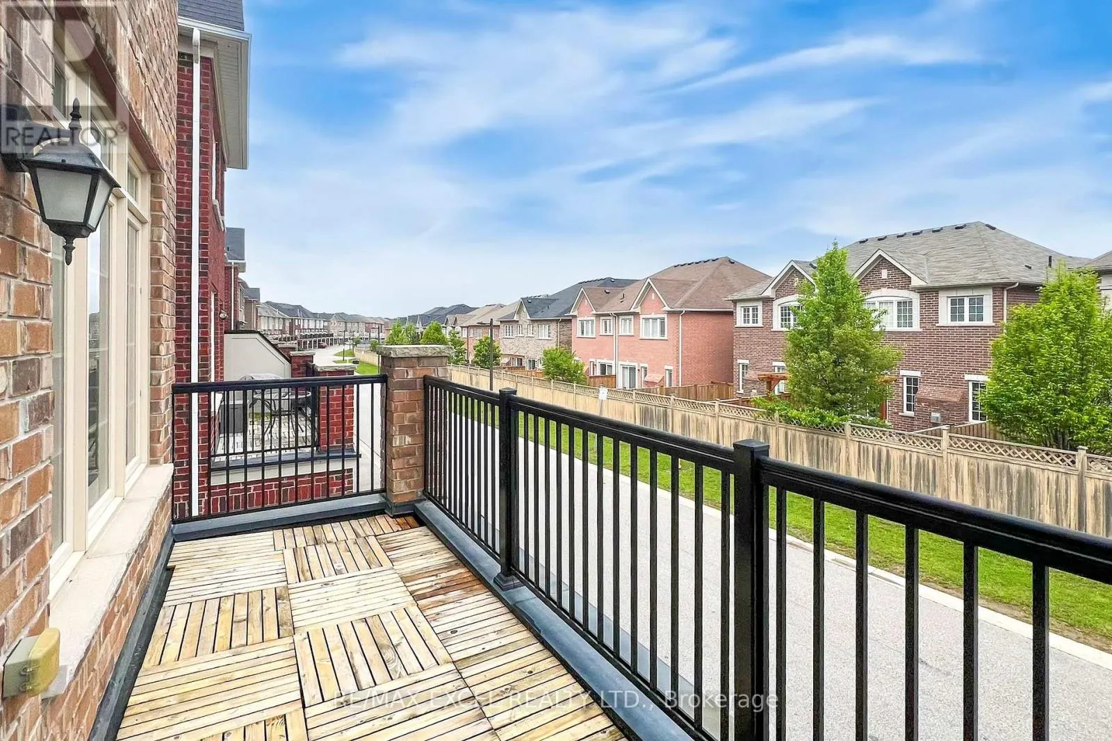 283 DUNDAS WAY