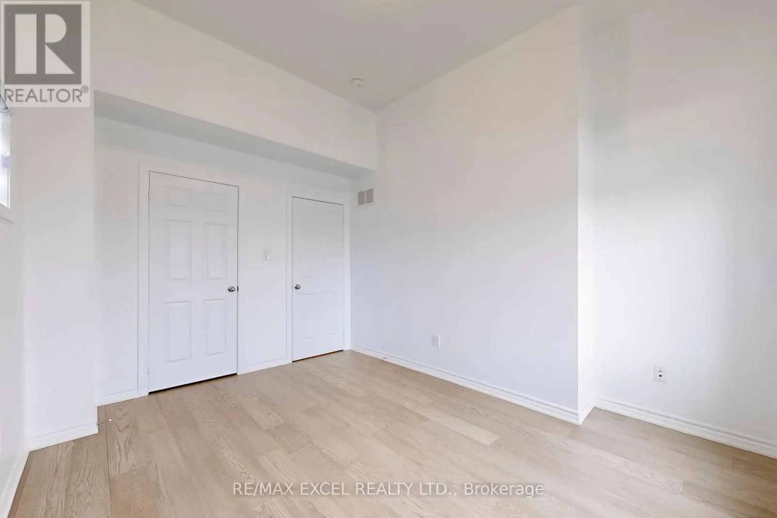 283 DUNDAS WAY