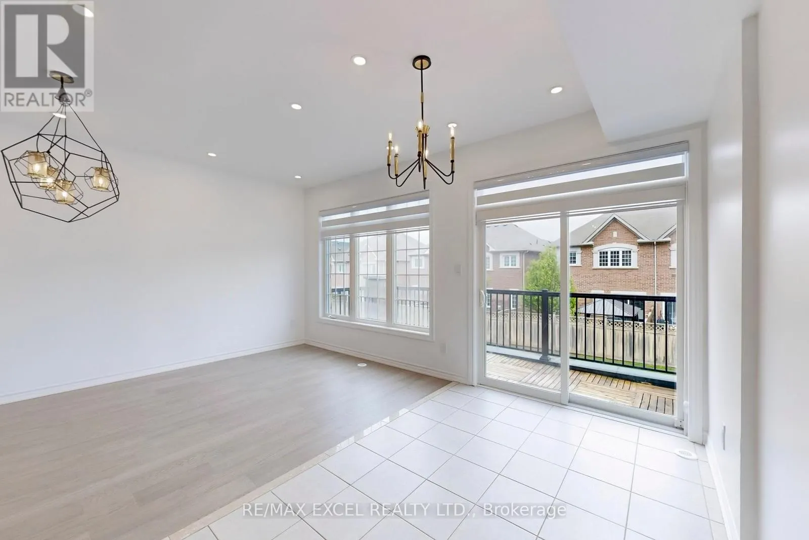 283 DUNDAS WAY