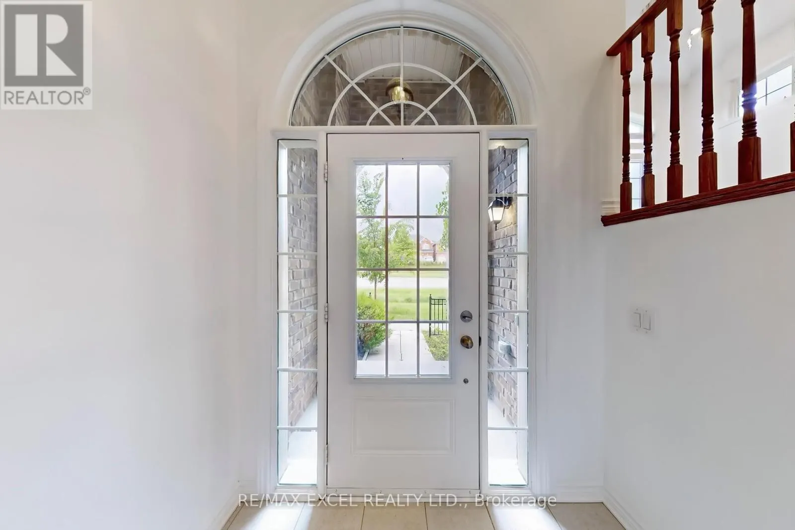 283 DUNDAS WAY