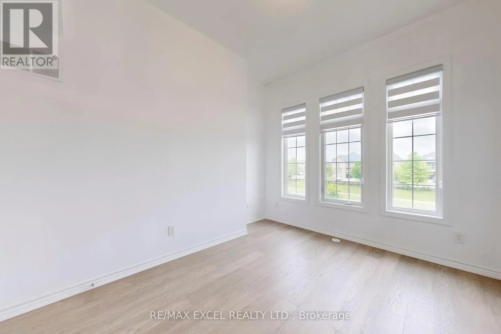 283 DUNDAS WAY