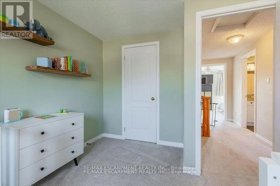 4 RUTHVEN CRESCENT
