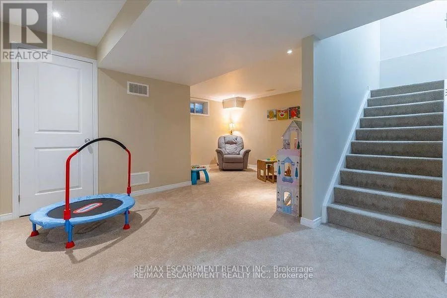 4 RUTHVEN CRESCENT