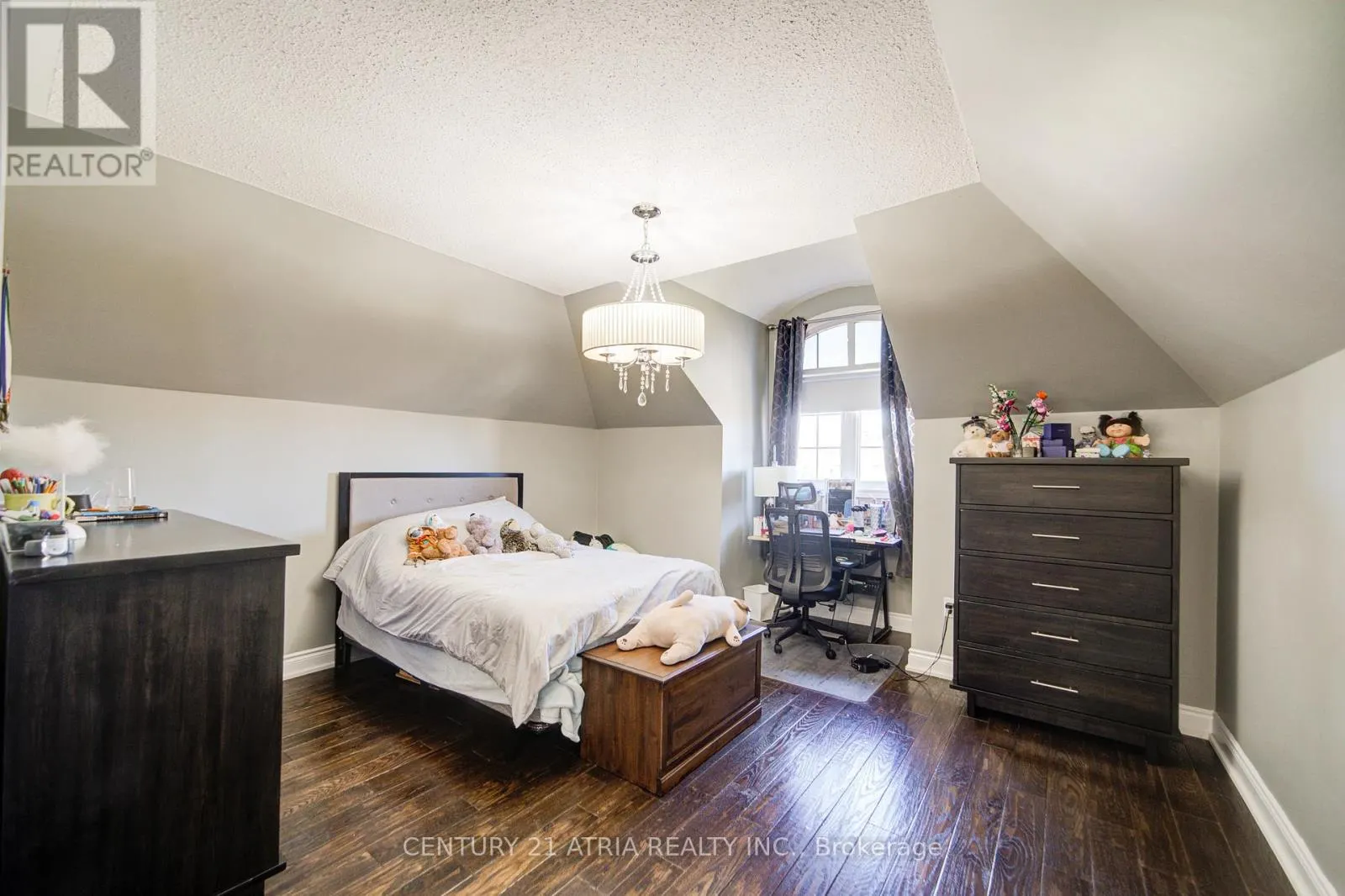10 GLADYS ROLLING AVENUE