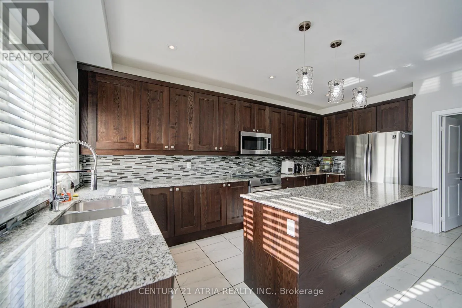 10 GLADYS ROLLING AVENUE