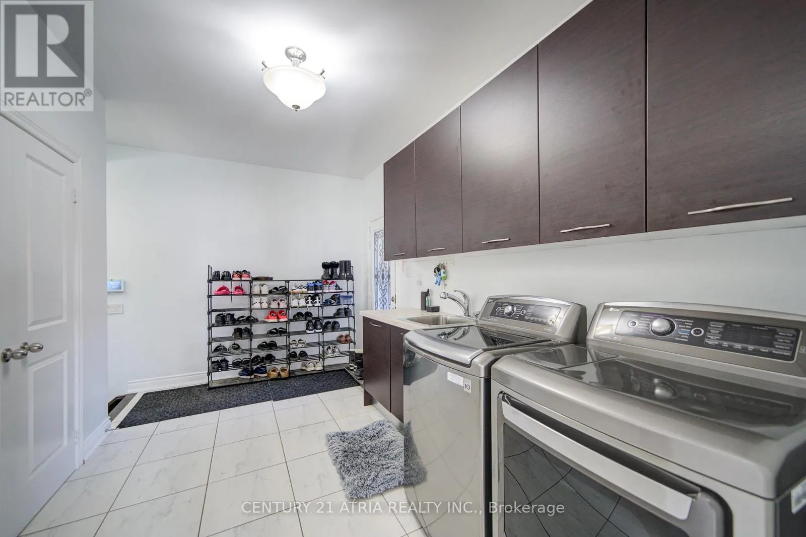10 GLADYS ROLLING AVENUE