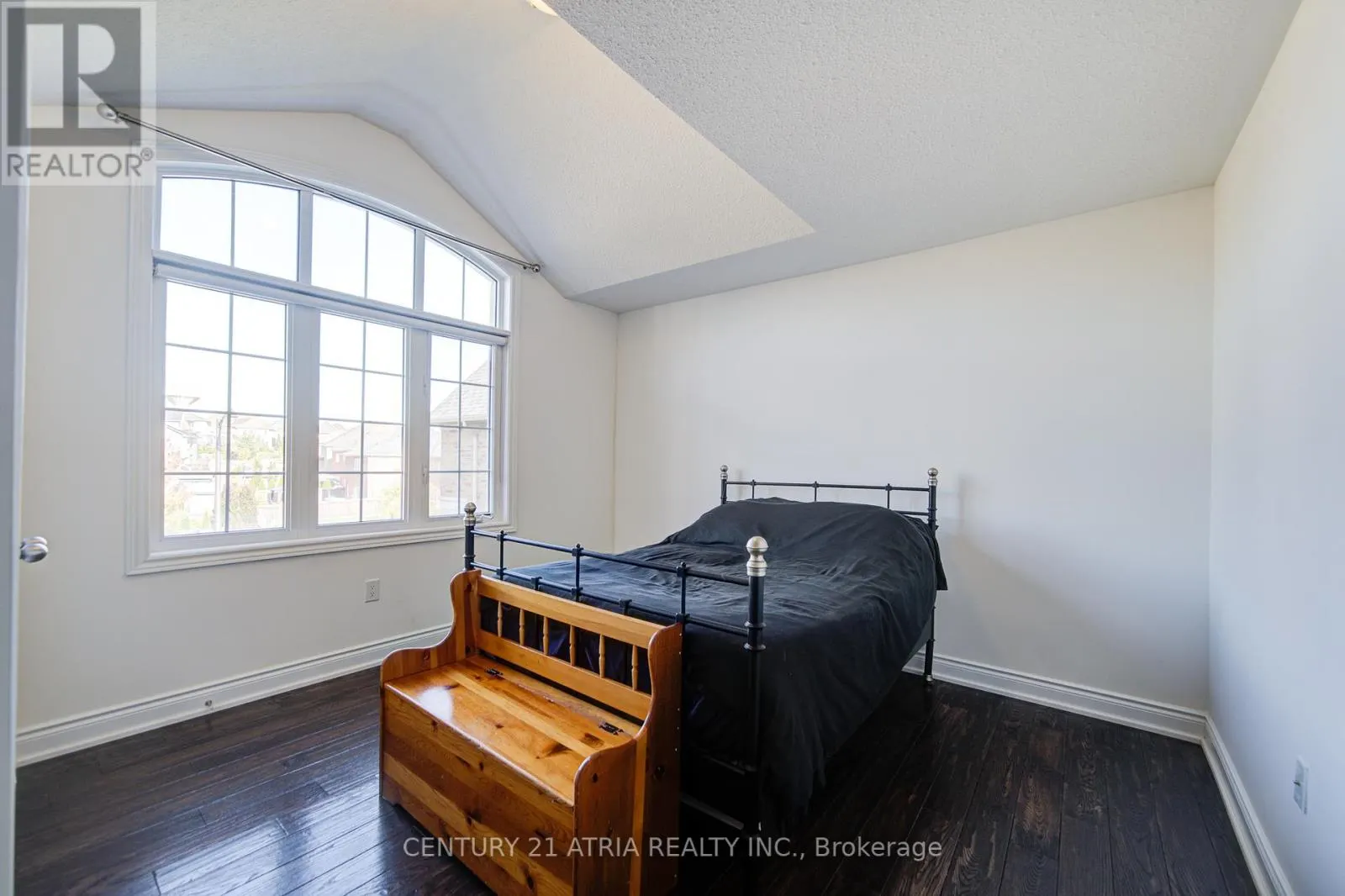 10 GLADYS ROLLING AVENUE