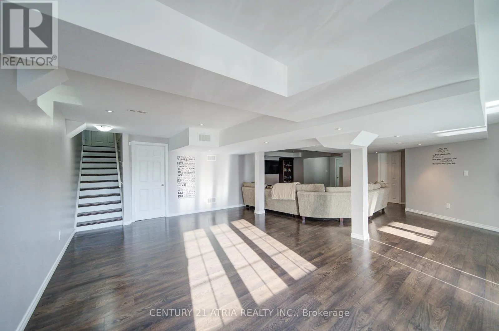 10 GLADYS ROLLING AVENUE