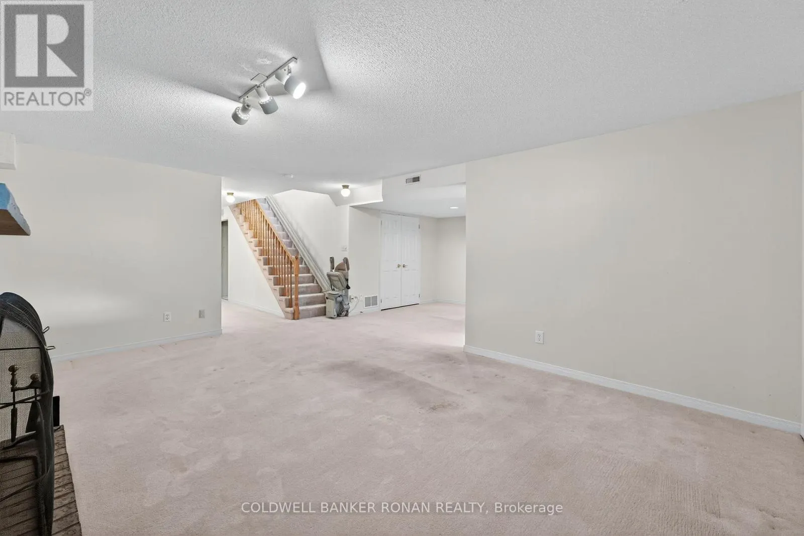 12 GLENWOOD DRIVE