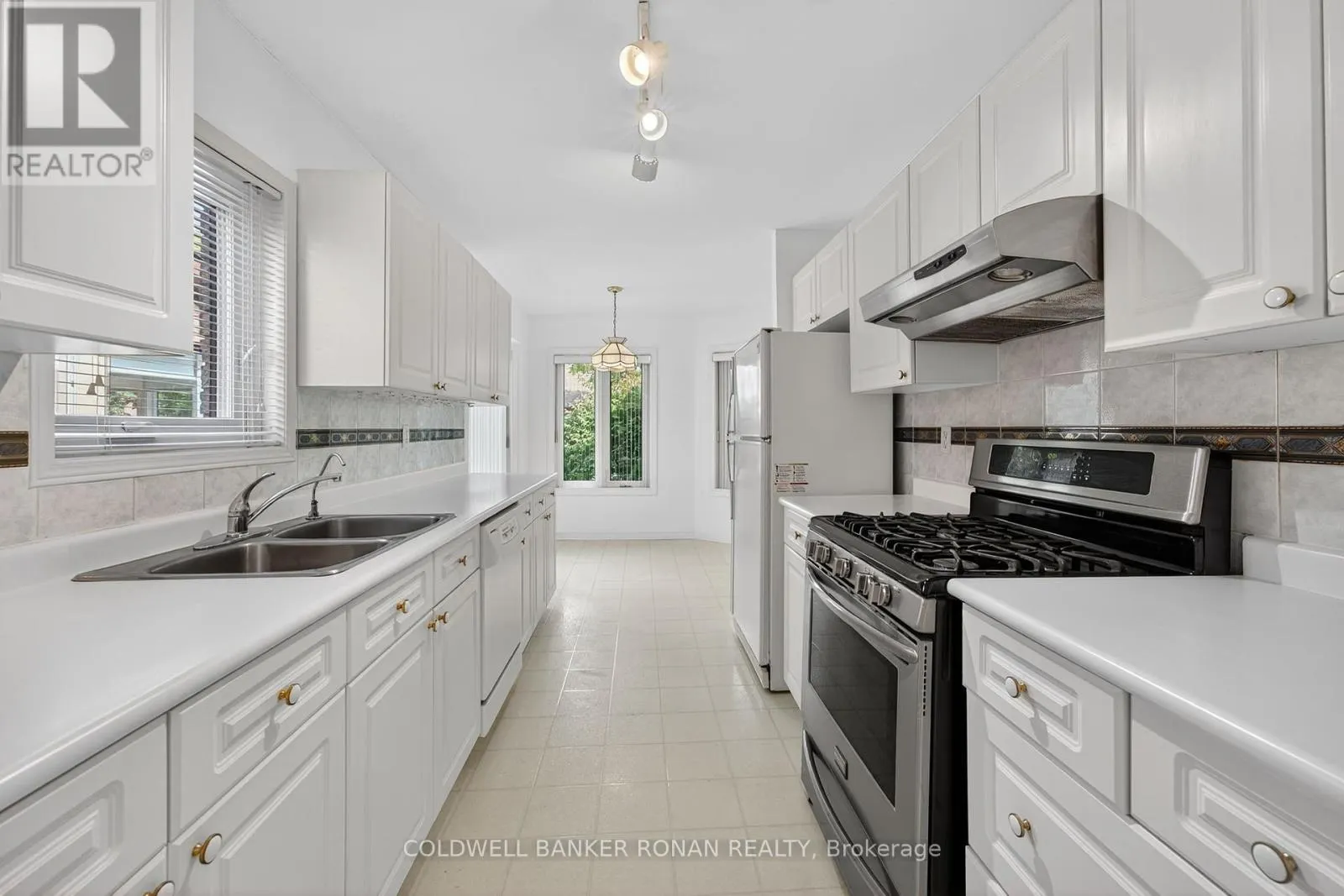 12 GLENWOOD DRIVE