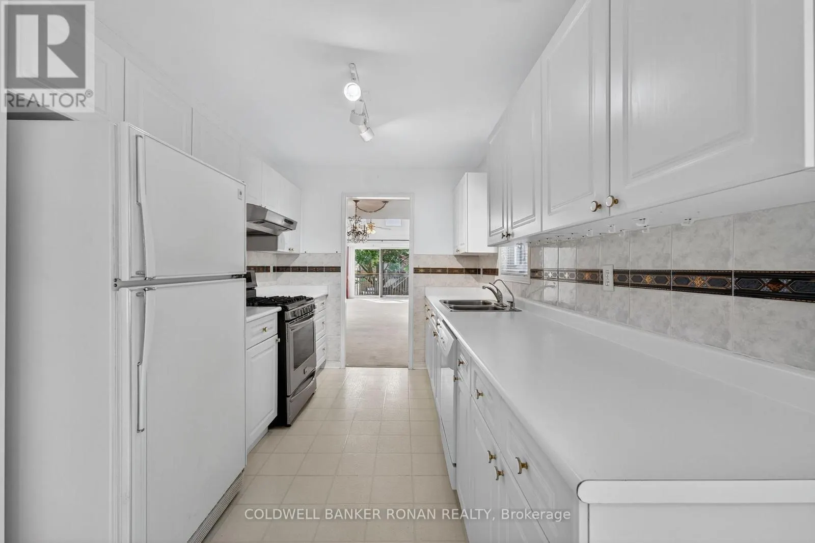 12 GLENWOOD DRIVE