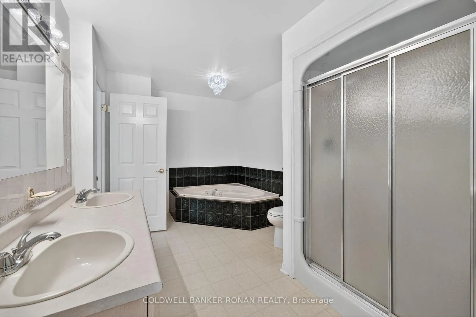 12 GLENWOOD DRIVE