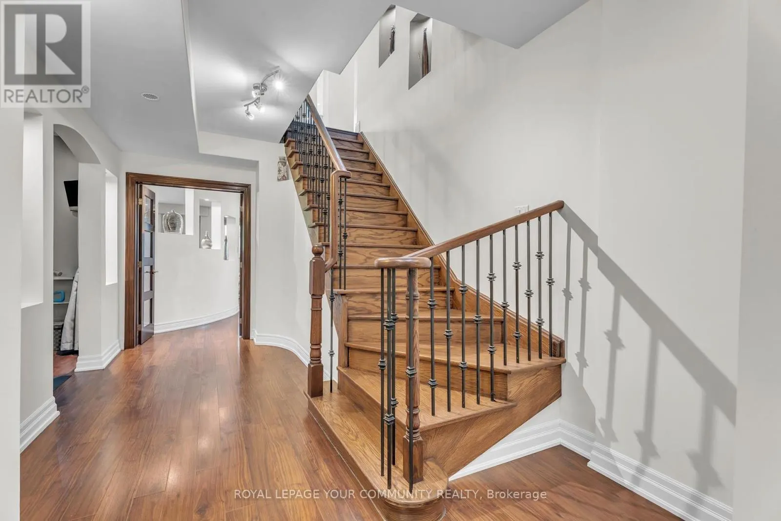 35 VANDERVOORT DRIVE