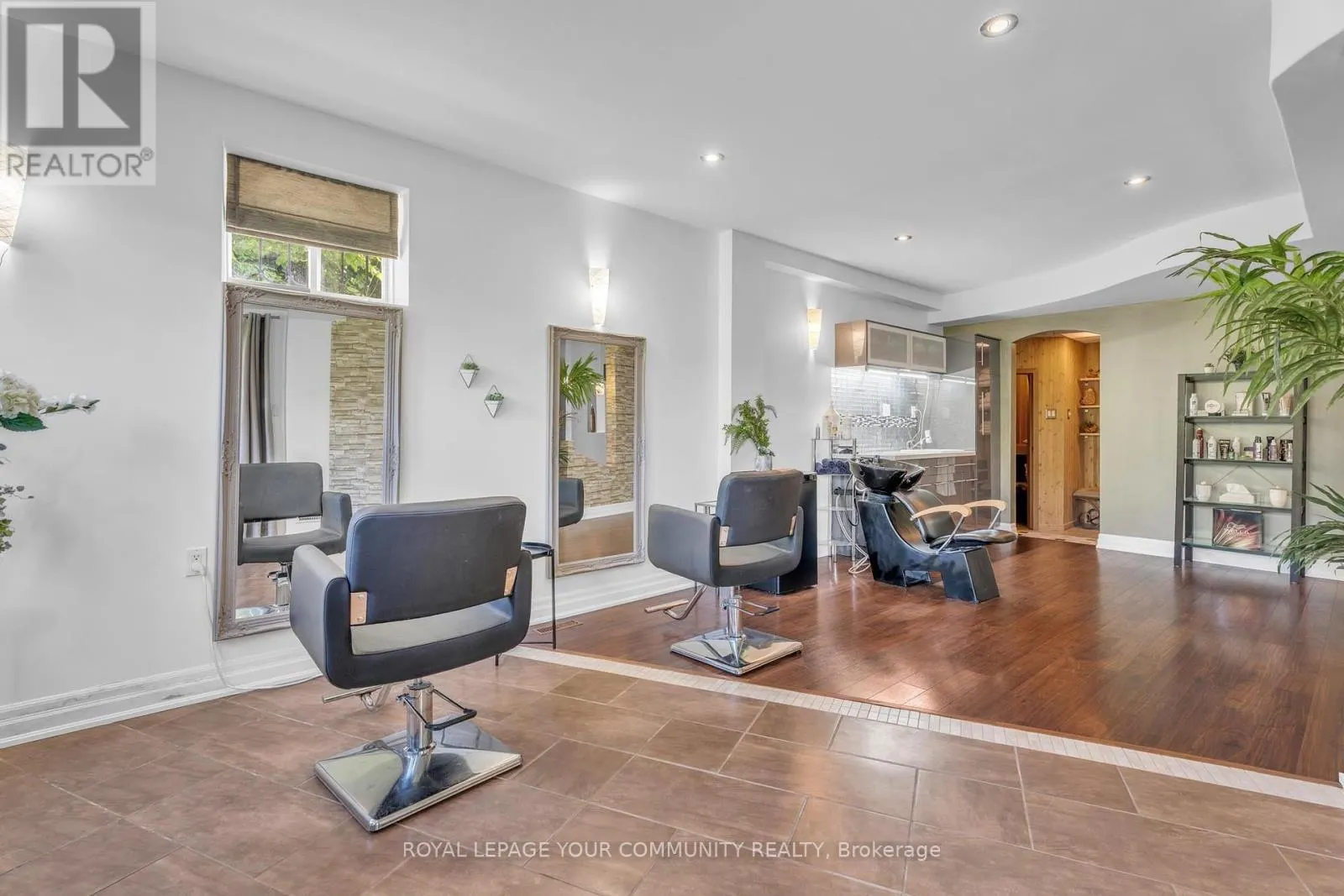 35 VANDERVOORT DRIVE