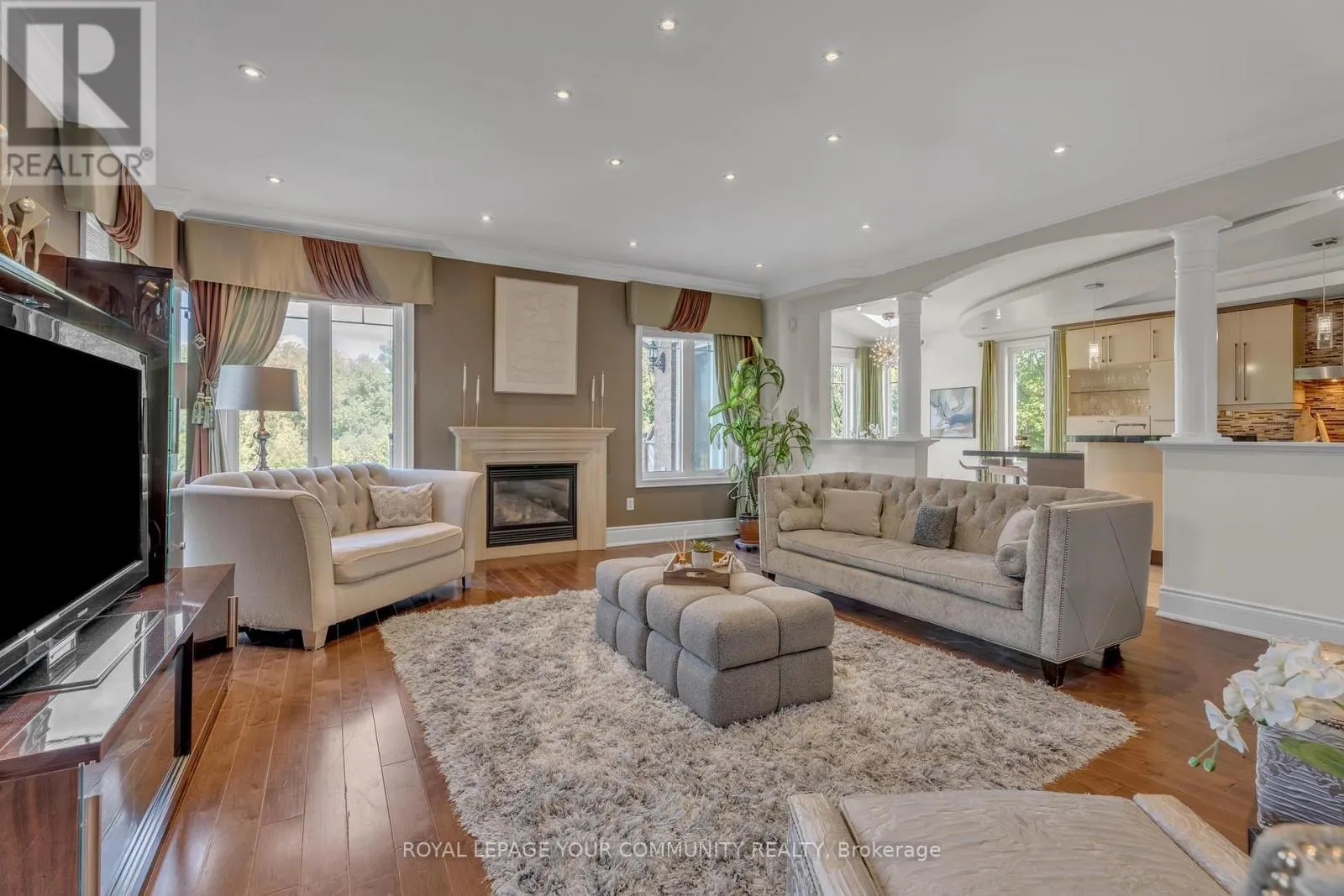 35 VANDERVOORT DRIVE