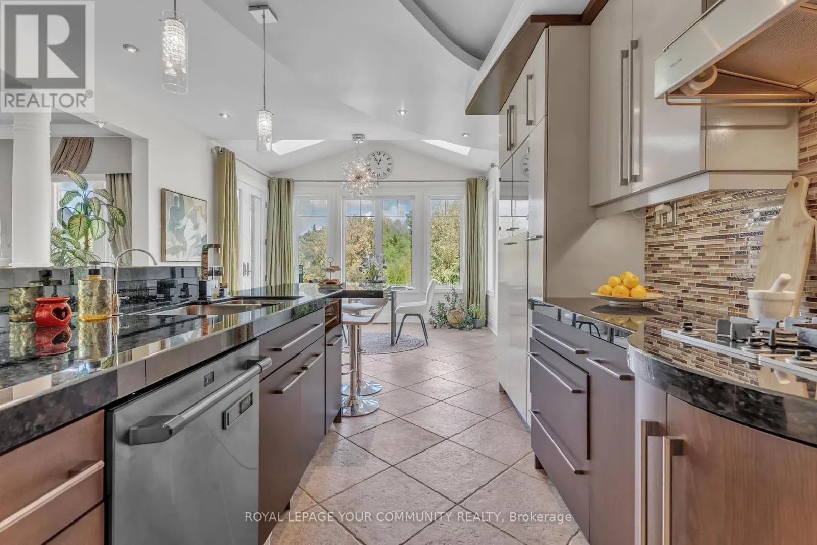 35 VANDERVOORT DRIVE