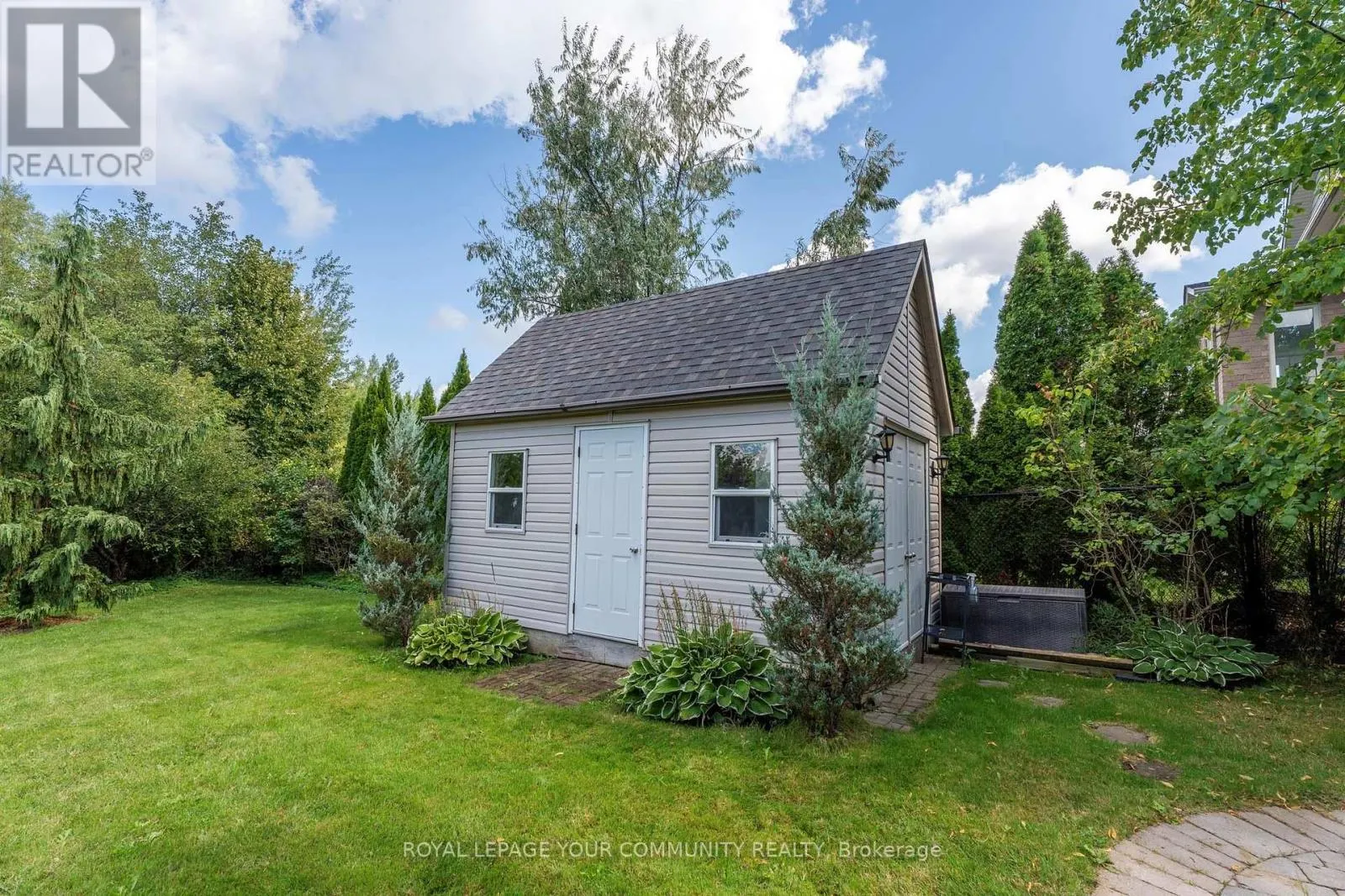 35 VANDERVOORT DRIVE
